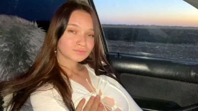 My Best Friend’s Girlfriend Sucked My Dick In The Car For Only 10 dollars. What a Slut.