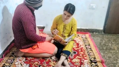 Step-sister padh rhi rhi